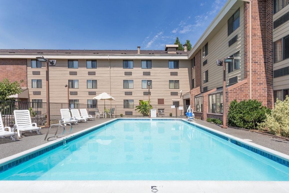 Quality Inn & Suites Clackamas - Portland Extérieur photo