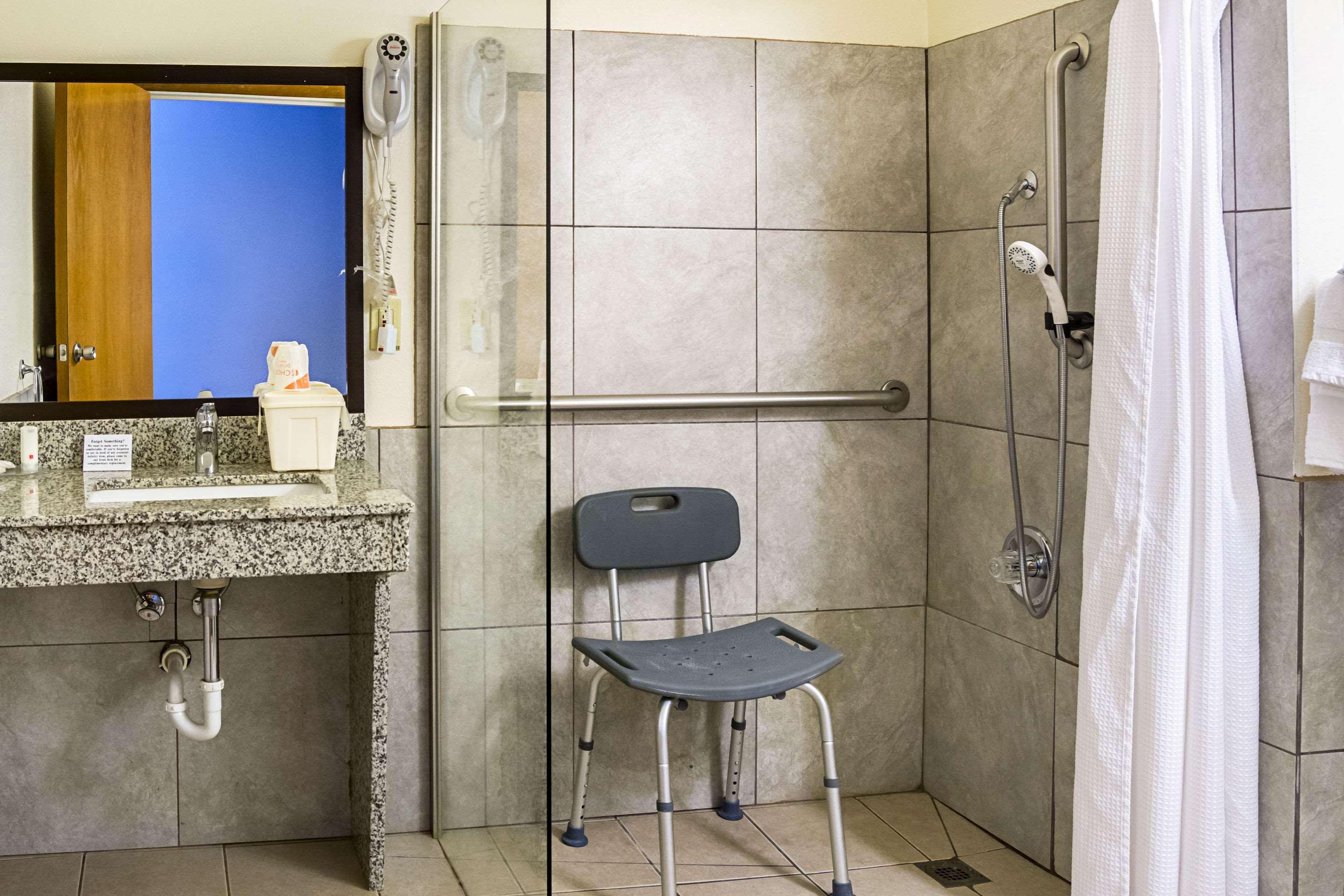 Quality Inn & Suites Clackamas - Portland Extérieur photo