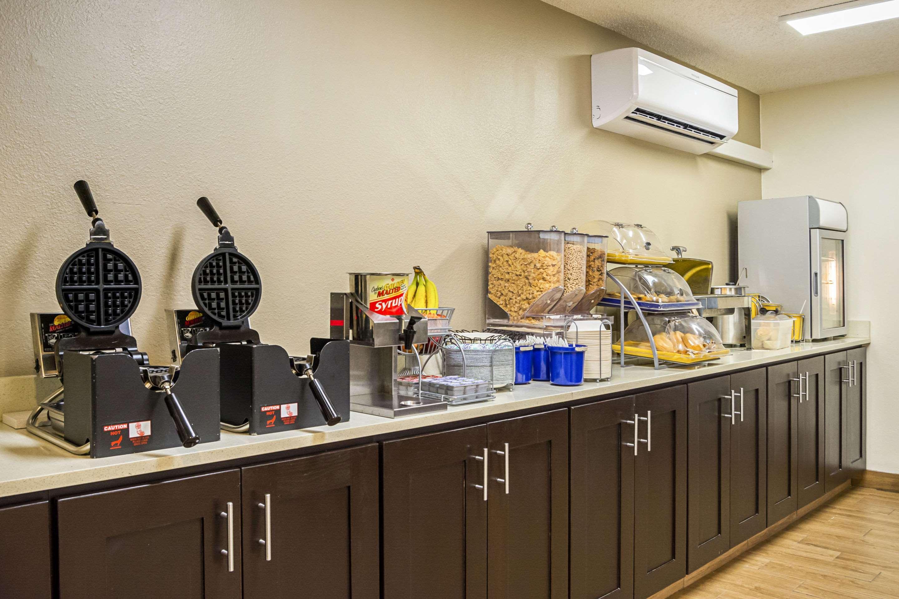 Quality Inn & Suites Clackamas - Portland Extérieur photo