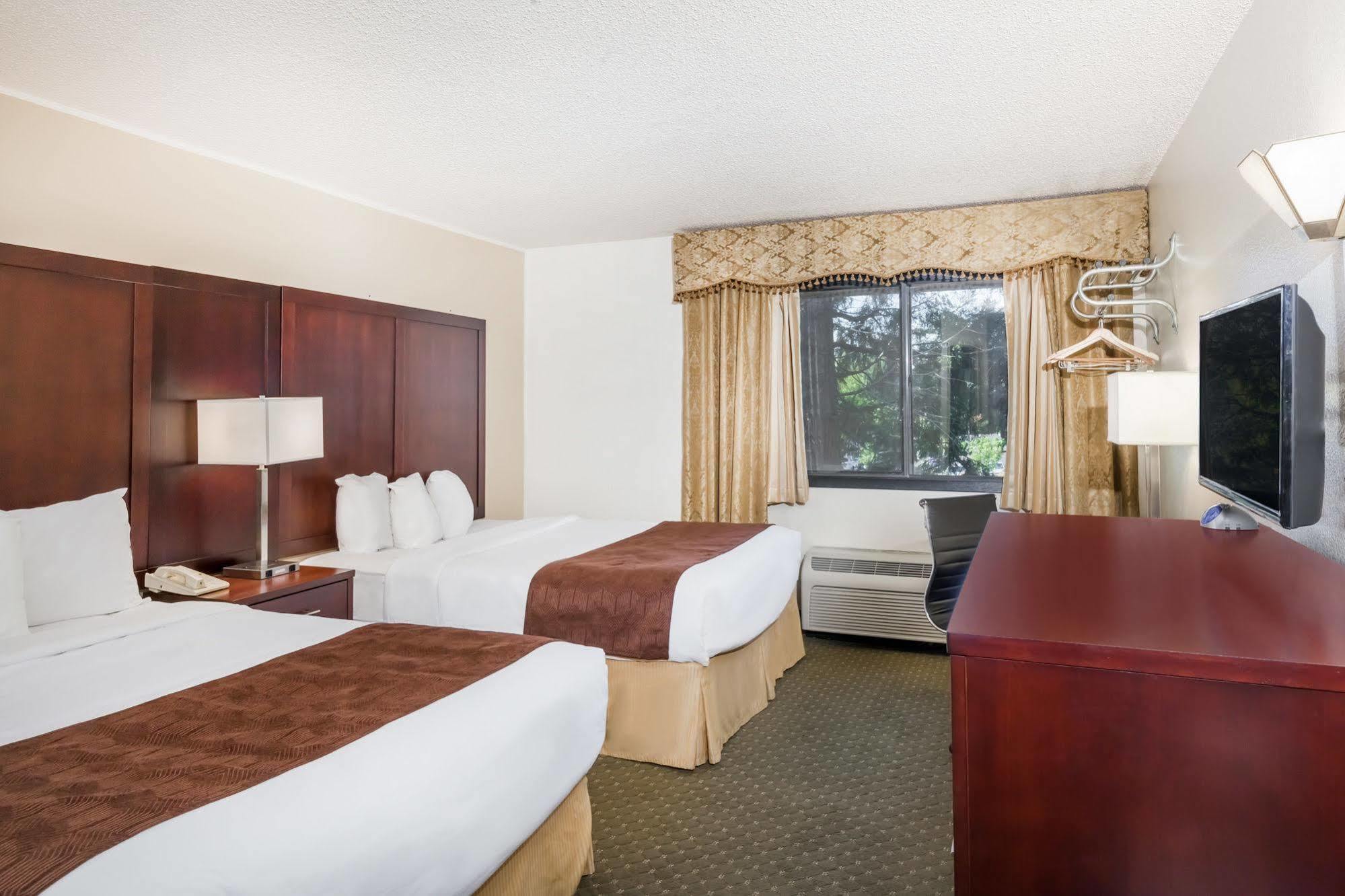 Quality Inn & Suites Clackamas - Portland Extérieur photo