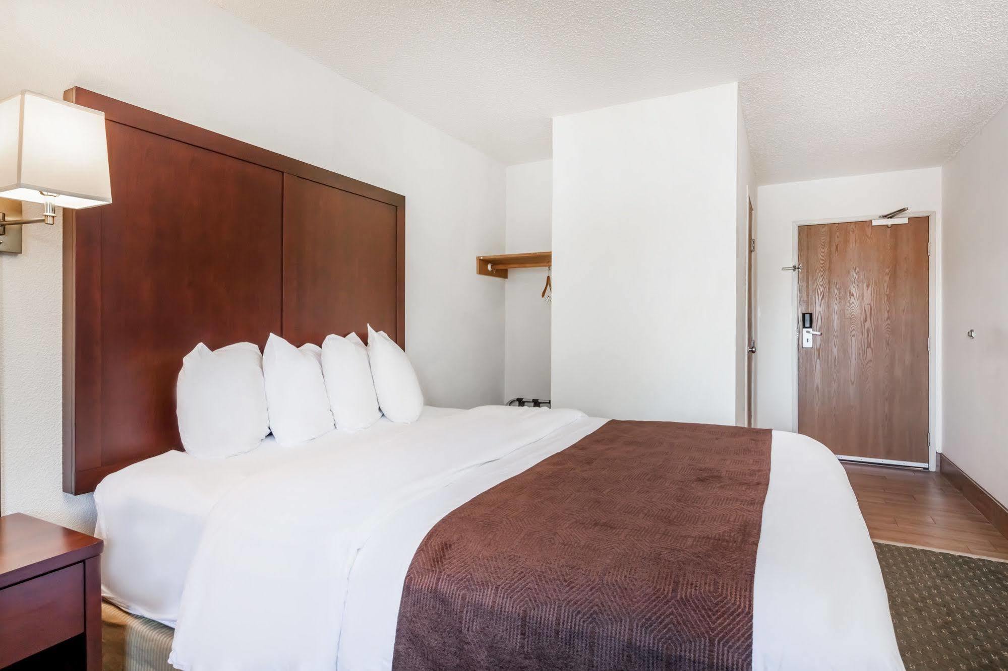 Quality Inn & Suites Clackamas - Portland Extérieur photo