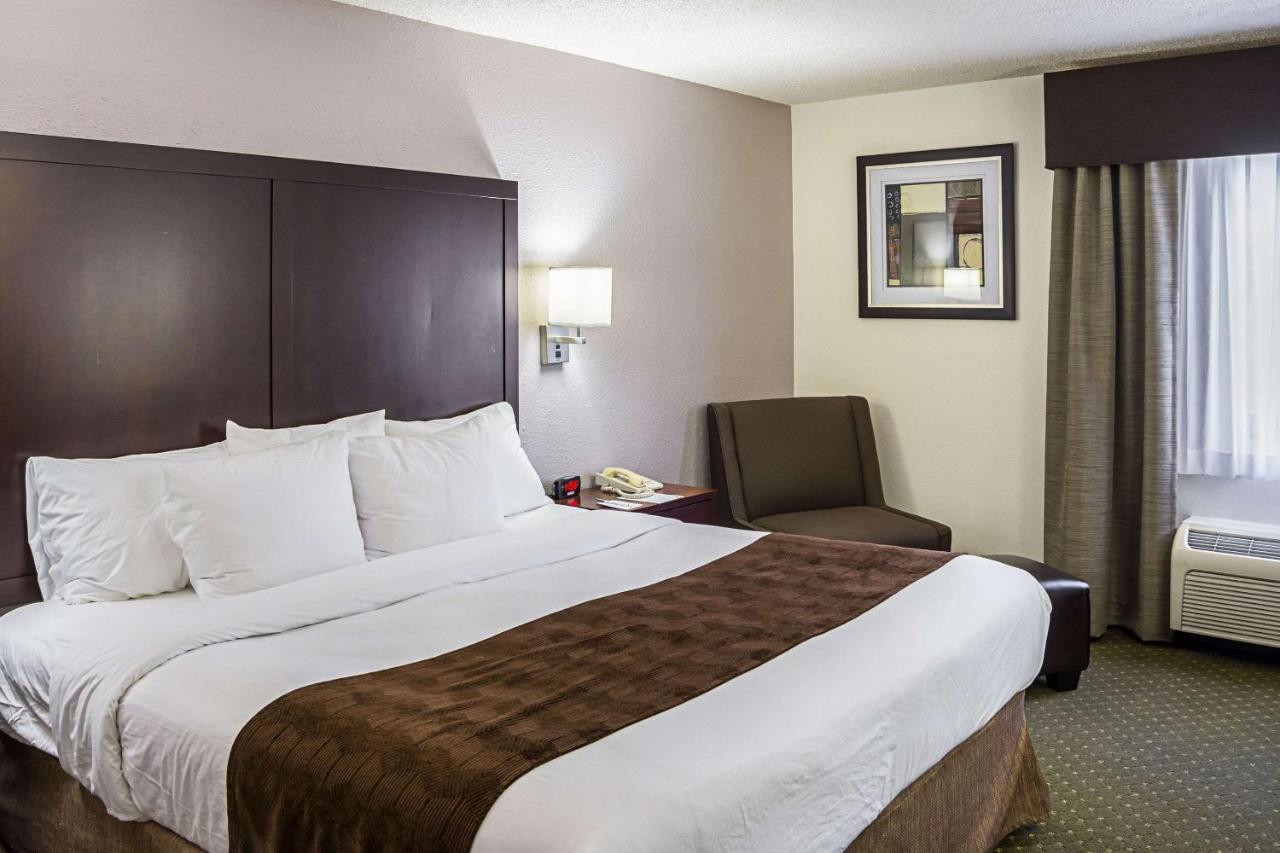 Quality Inn & Suites Clackamas - Portland Extérieur photo